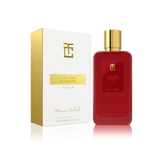 Perfume ‘L’Elisir d’Amore Parfum’ de Toni Cabal, en un frasco rojo con tapón dorado, acompañado de su caja blanca con detalles dorados, destacando un aroma romántico y seductor.