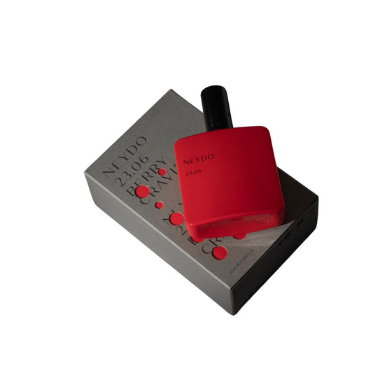 Perfume Neydo 23.06 en frasco rojo con caja, fragancia Berry Cran intensa y frutal.