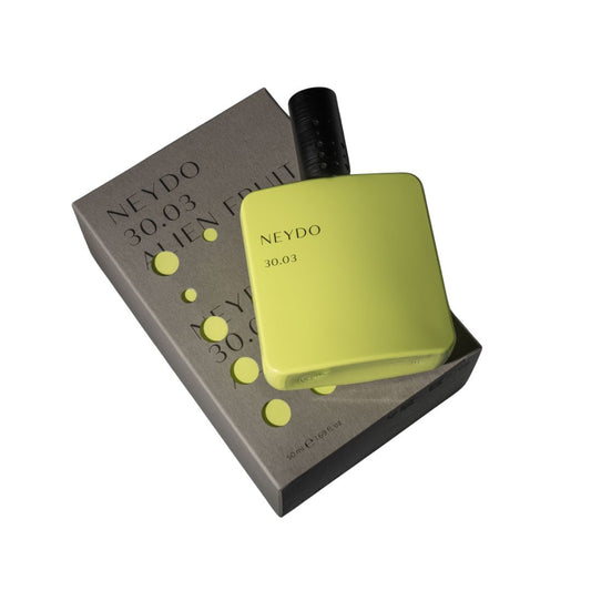 Perfume Neydo 30.03 en frasco amarillo con caja, fragancia Alien Fruit exótica y cítrica.