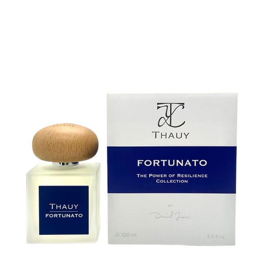 "Perfume Fortunato de THAUY junto a su caja, fragancia luminosa con mandarina, sal marina y maderas nobles"