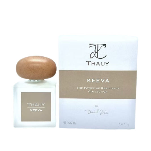 "Perfume Keeva de THAUY junto a su caja, fragancia elegante y serena con notas de jazmín, rosa y vainilla"