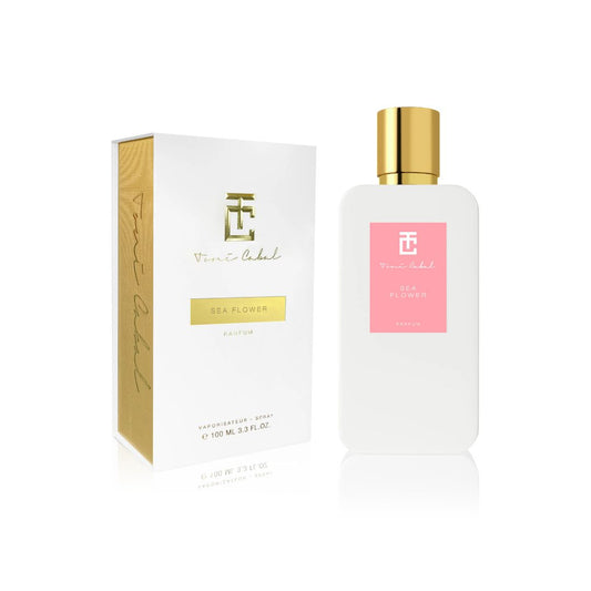 "Perfume Sea Flower de Toni Cabal con estuche blanco y detalles dorados, fragancia femenina inspirada en flores marinas y frescura luminosa"