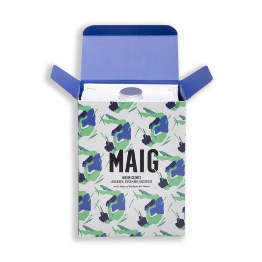 Estuche del perfume Bravanariz Maig, colonia botánica artesanal con lavanda, romero y labdanum