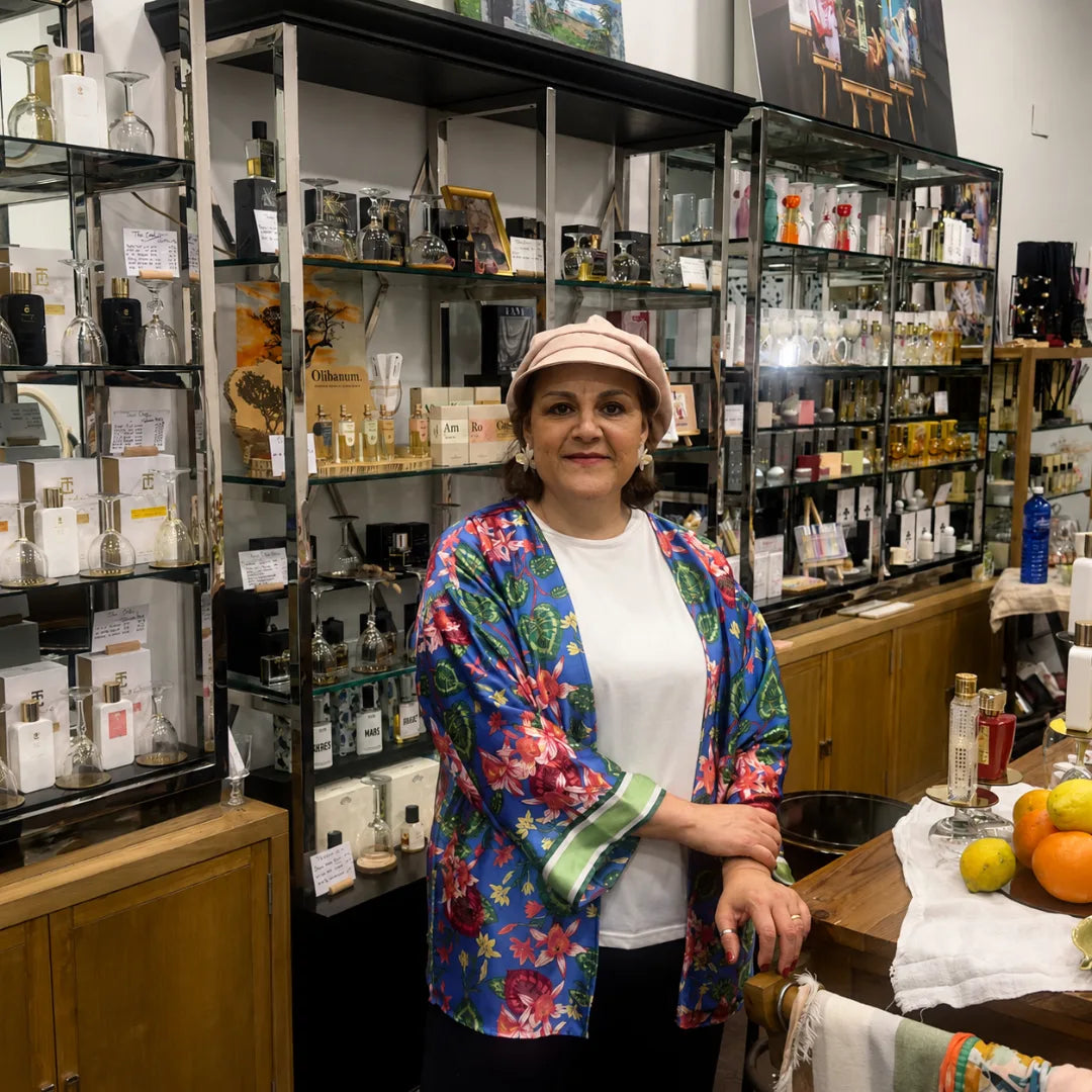 María Eugenia, perfumista de Sanchotena, en su tienda de perfumería de autor en Durango, Bizkaia