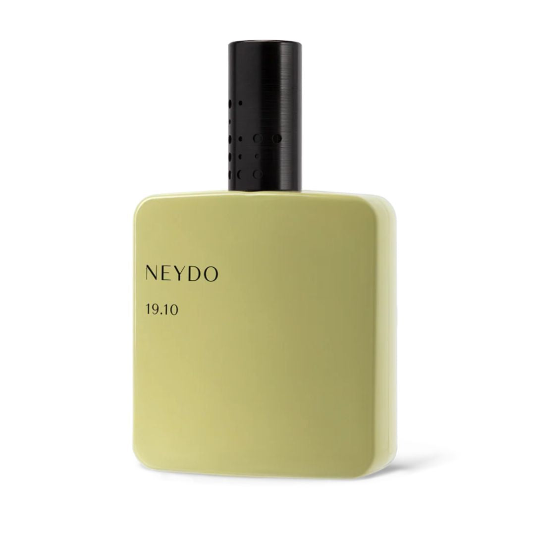Perfume de autor NEYDO 19.10, fragancia fresca y luminosa en envase verde claro, expresión contemporánea de la perfumería artística.