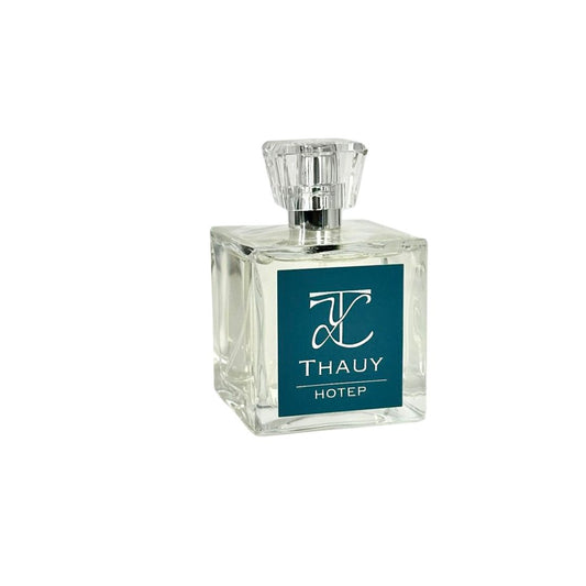 Perfume Thauy Hotep, aroma fresco y refinado en frasco cuadrado con tapón facetado.