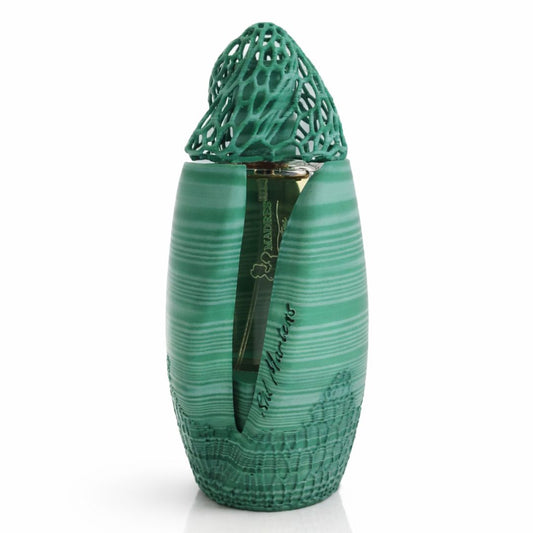 Frasco de Madres, Sid Martens, perfume floral polvoroso, aroma delicado en tono verde jade.