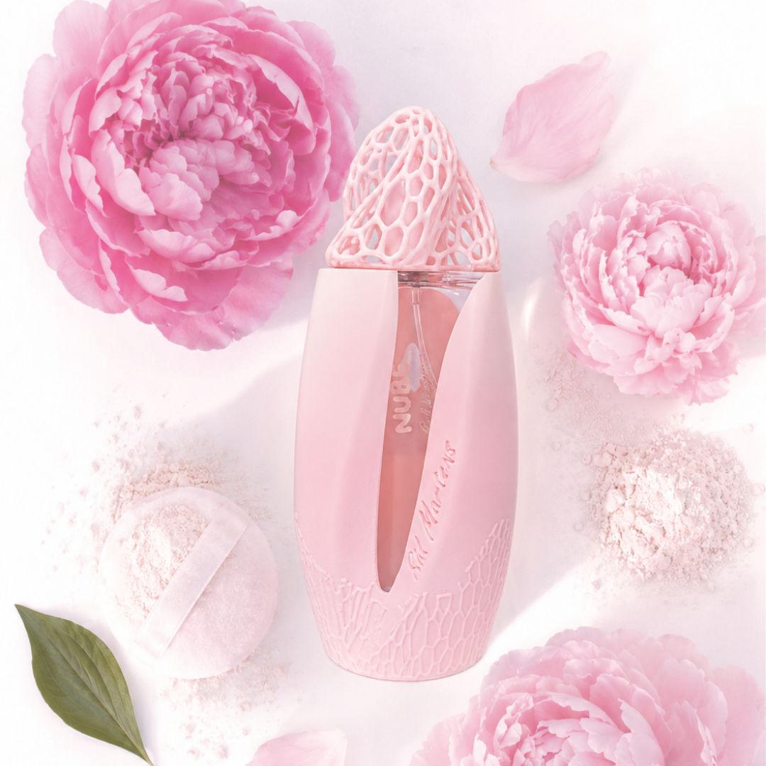 Nube, Sid Martens, floral amaderado con peonías y polvos suaves; aroma delicado y envolvente.