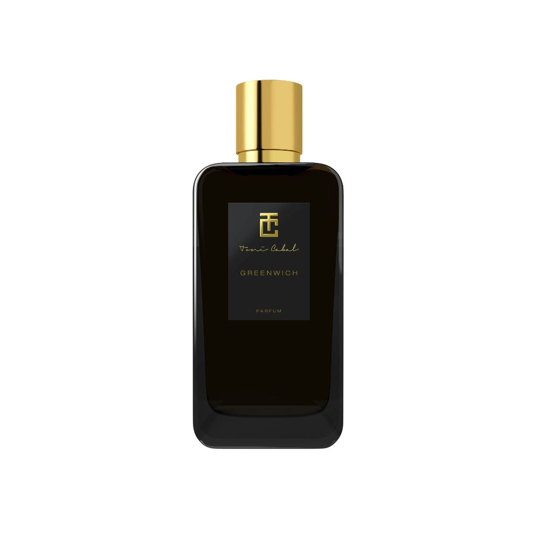 Perfume Toni Cabal Greenwich Parfum en frasco negro con tapón dorado sobre fondo claro minimalista.